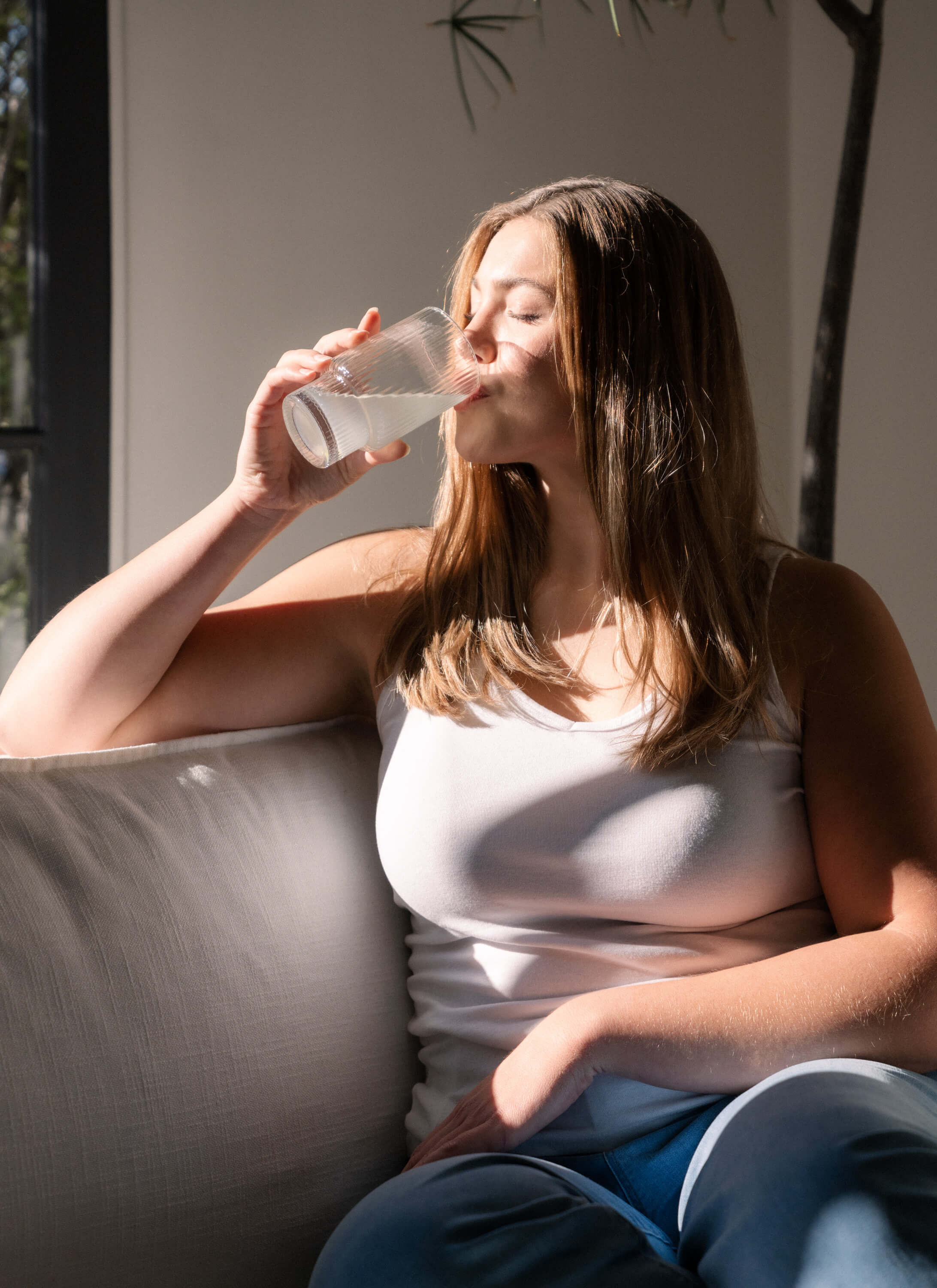 Woman drinking Aluna hydration
